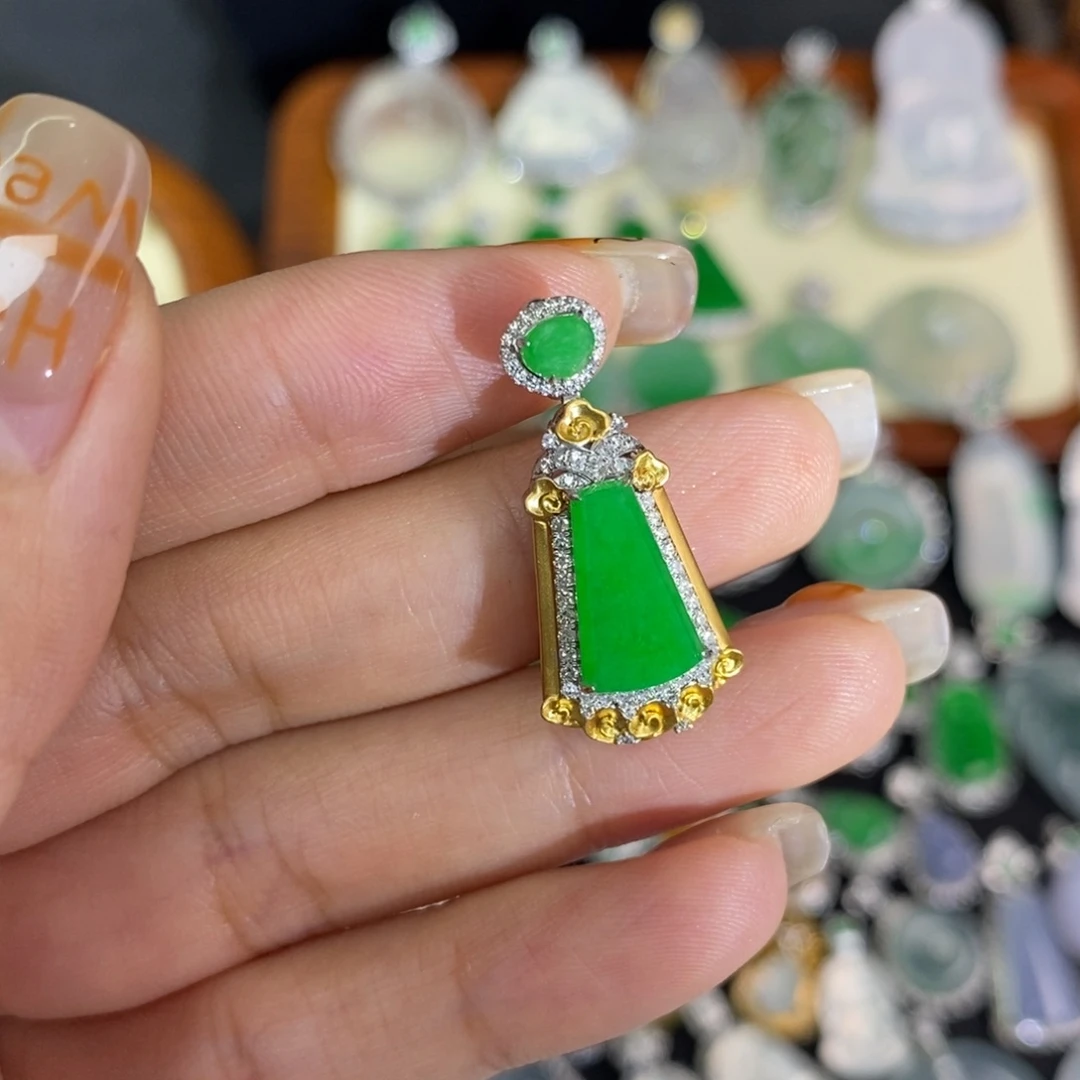 翡翠18K金镶嵌颈饰A货翡翠