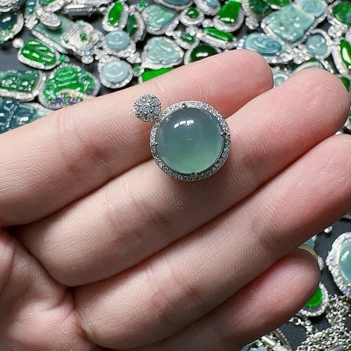 翡翠颈饰未镶嵌天然A货翡翠放漏