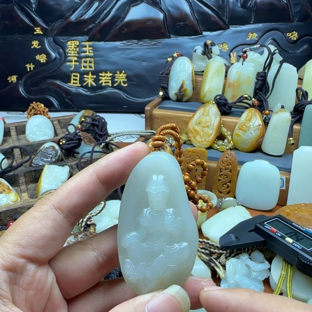 6***.和田玉未镶嵌车挂