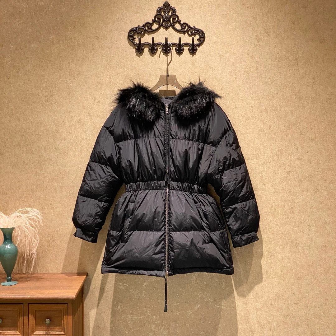 99新 Prada/普拉达 Prada黑色三角标收腰毛领羽绒服/38码/38037