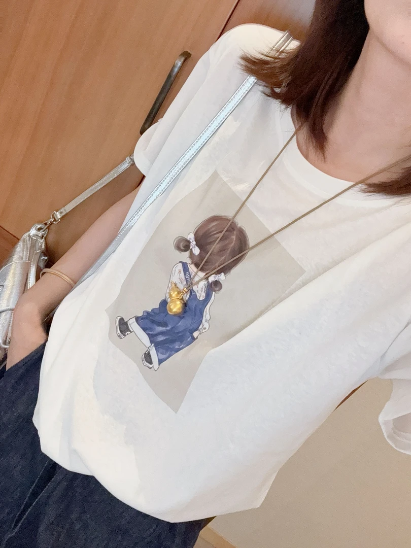 仓美美女装-《拽姐背带女孩》设计T恤