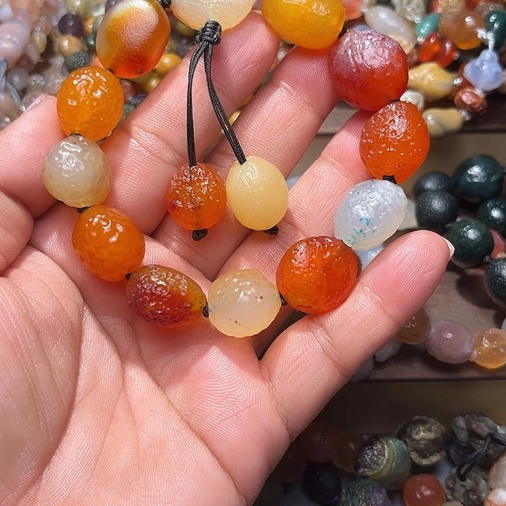 阿拉善彩玛瑙手串