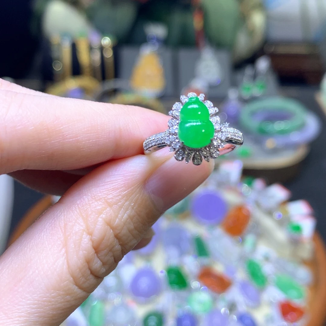 翡翠18K金镶嵌颈饰翡翠吊坠项链