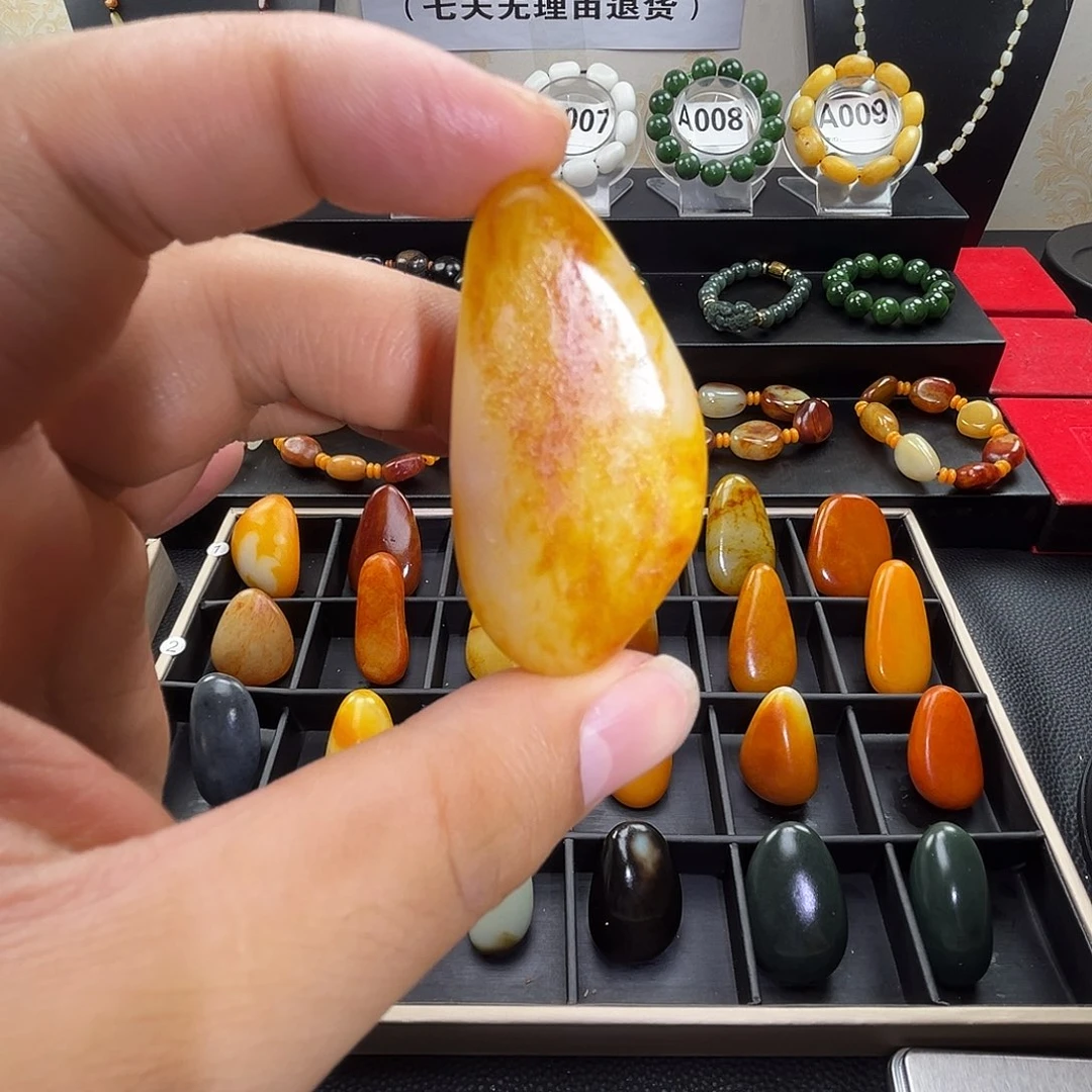 和田玉未镶嵌吊坠(赠链)