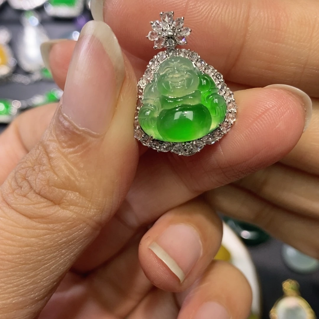 翡翠18K金镶嵌颈饰缅甸