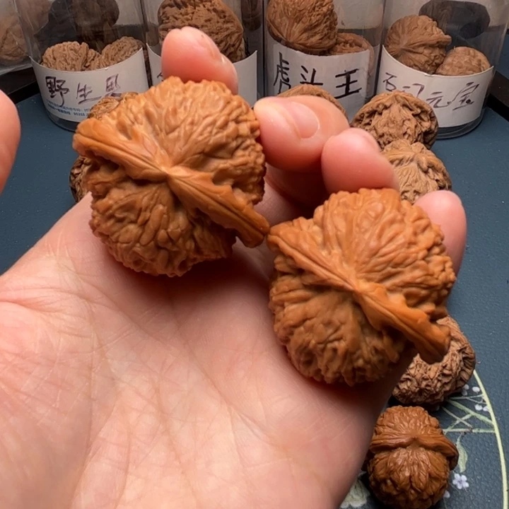 文玩核桃吊坠40闷白