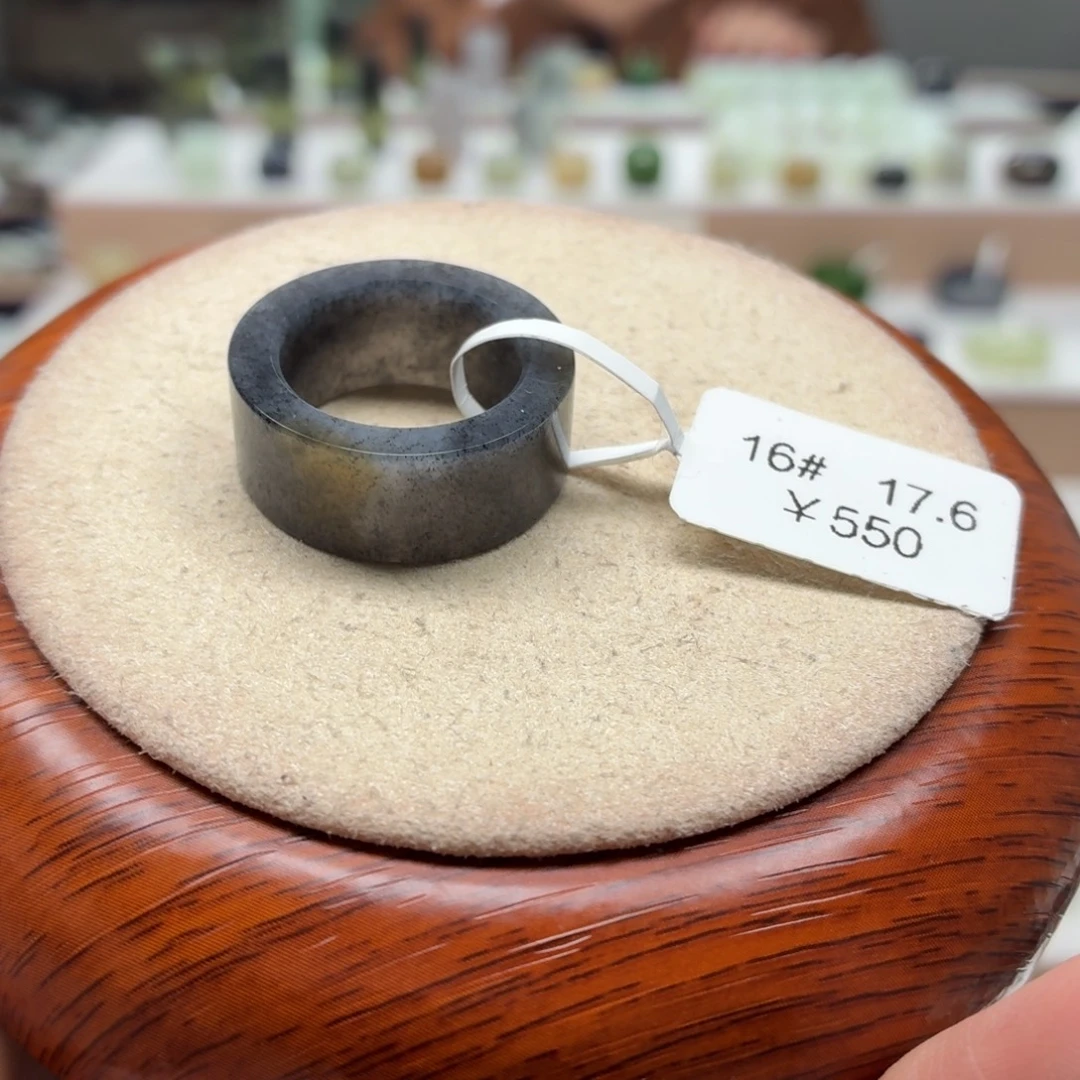 C***姆和田玉未镶嵌戒指17.6