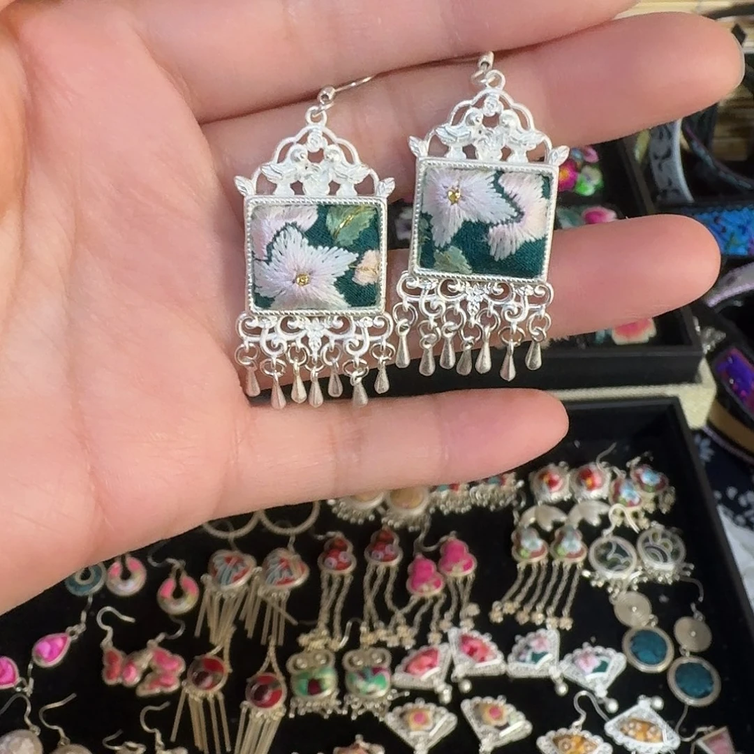 织绣民族风刺绣耳环