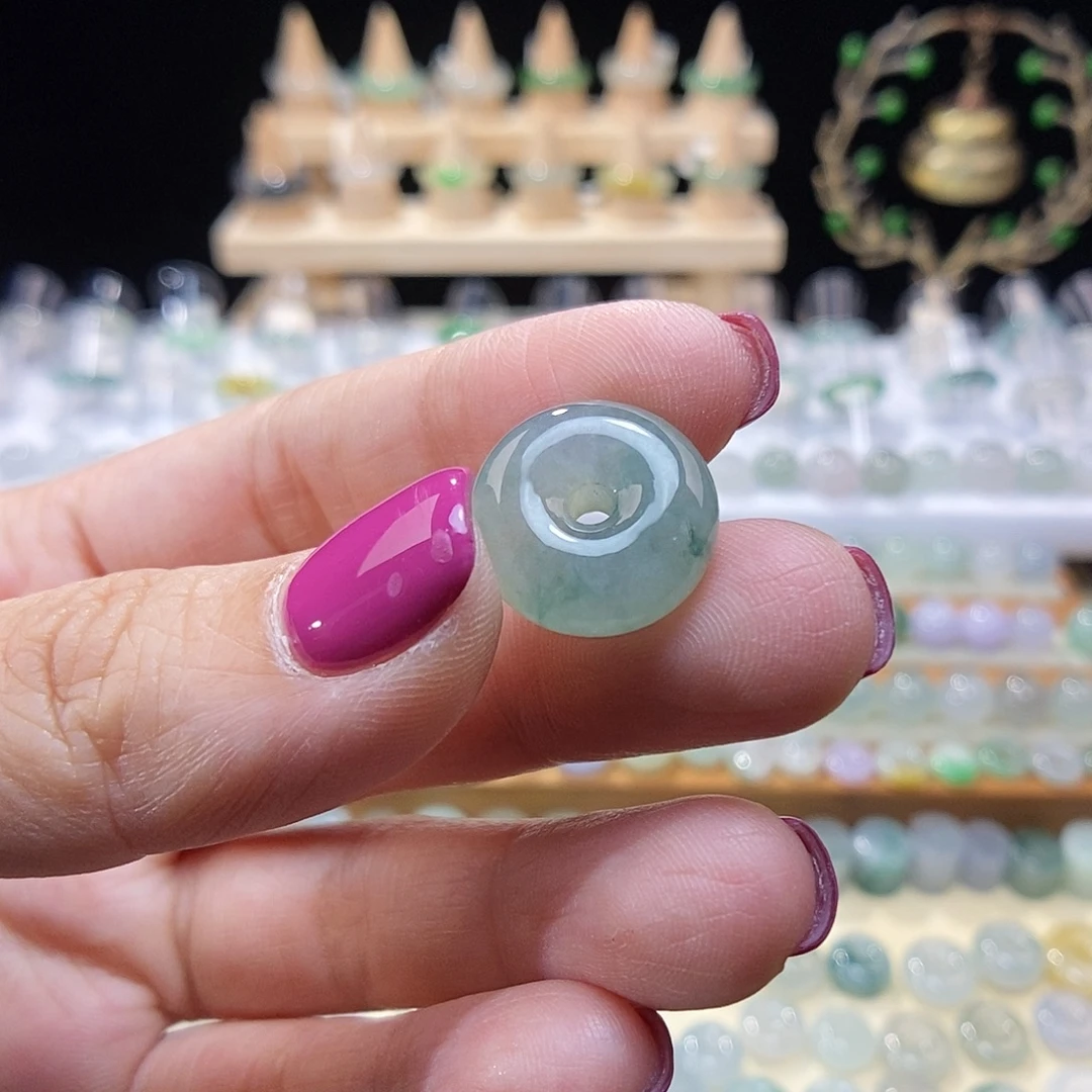 翡翠未镶嵌颈饰飘花小扣福利不退换