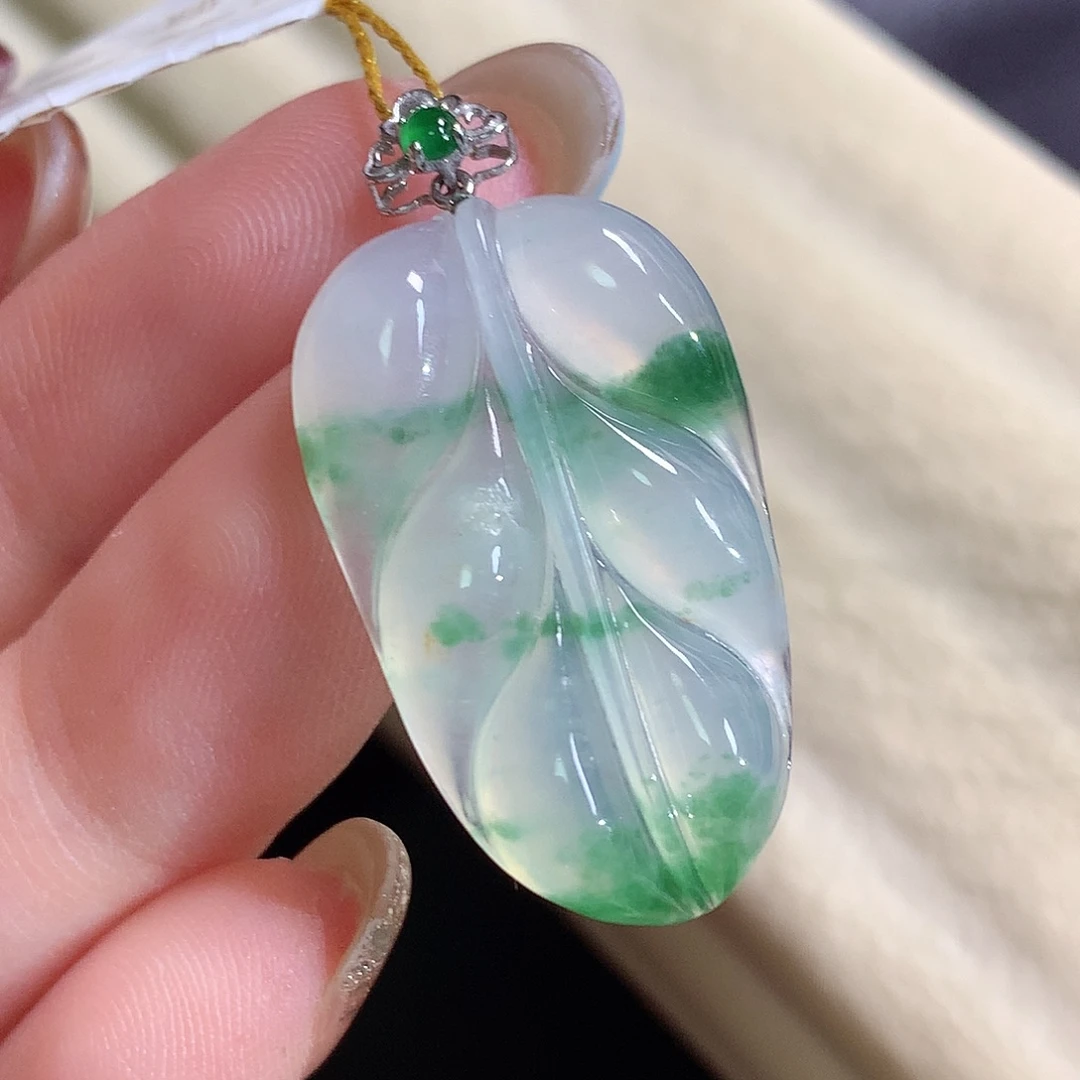 翡翠18K金镶嵌颈饰叶子