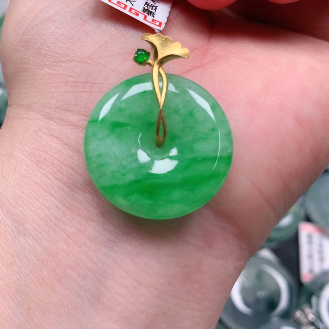 颈饰18K金镶嵌翡翠天然翡翠