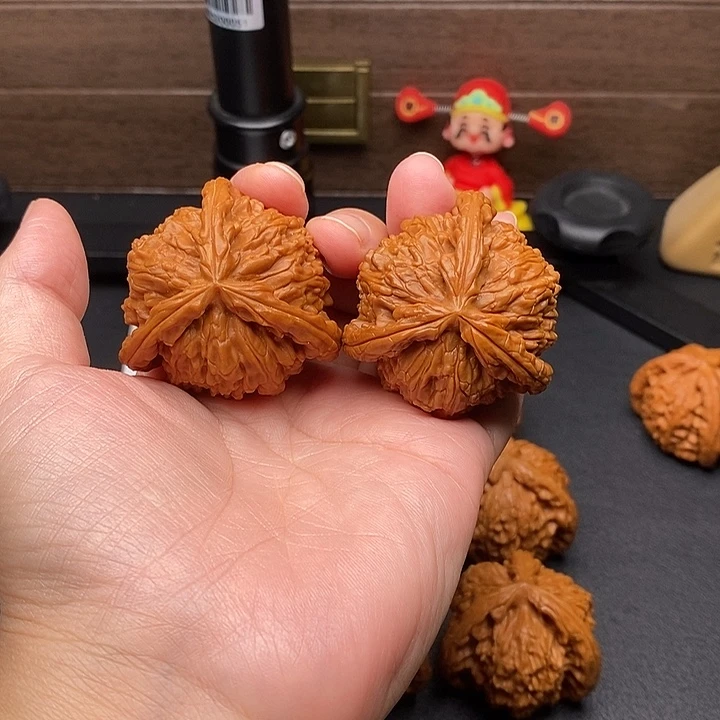 程***岳文玩核桃把件白奔