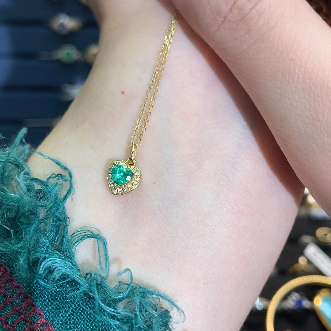 18K金镶嵌项链祖母绿星*