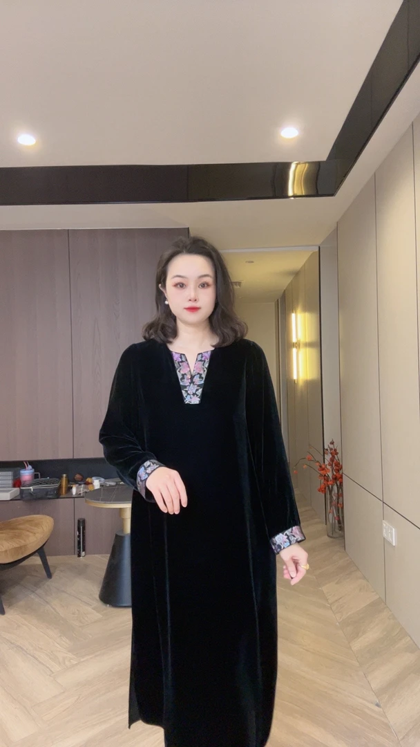 2535小v领刺绣真丝丝绒大气轻奢女士中长连衣裙m116