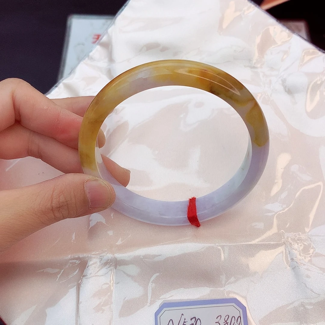 翡翠手镯未镶嵌翡翠