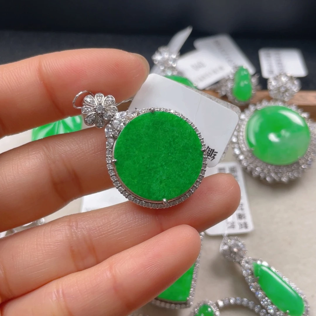 翡翠颈饰银S925镶嵌翡翠