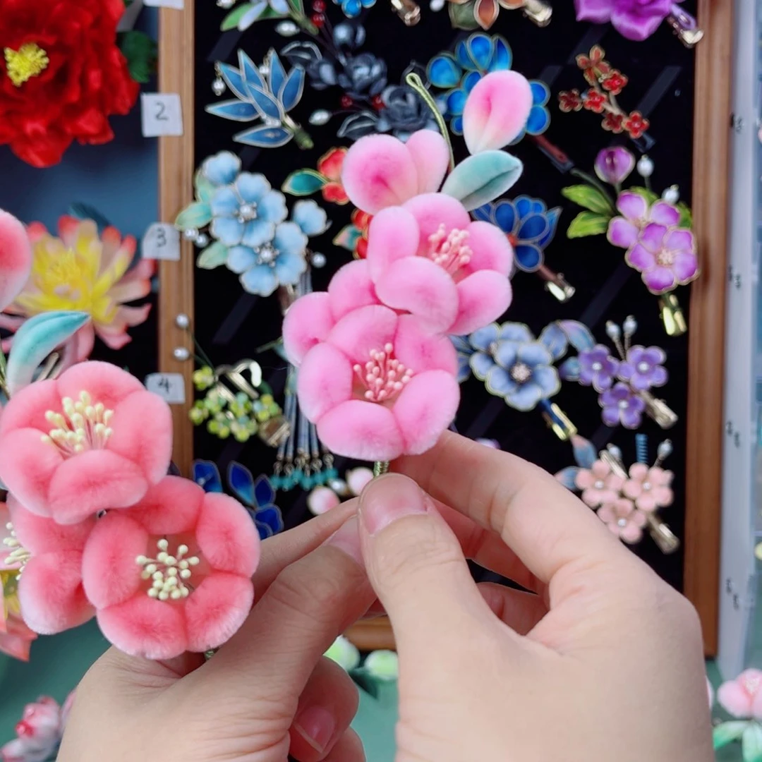 锦纶铁合金胖绒绒花粉色