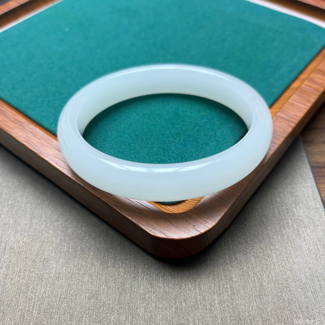 和田玉白正圈手镯