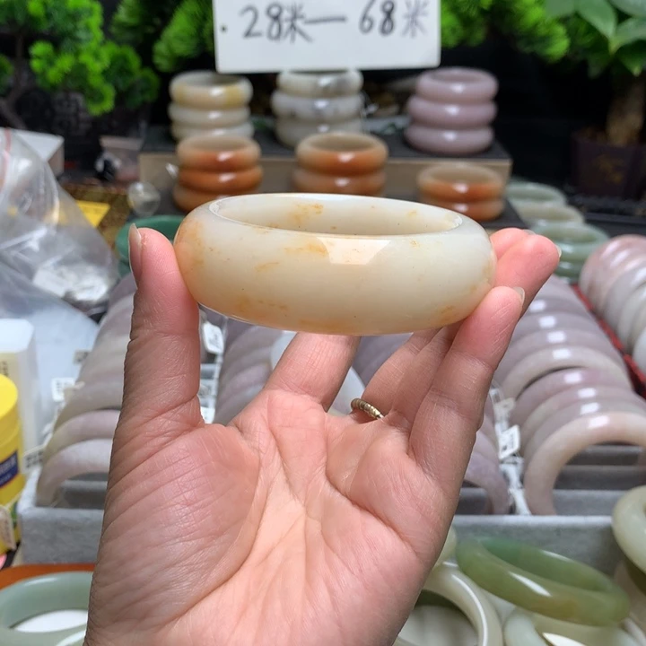 石英质玉（佘太翠）未镶嵌手镯60
