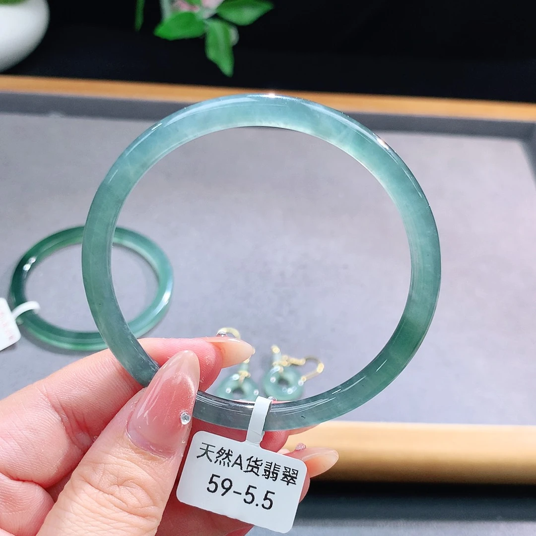 未镶嵌手镯（圆镯）翡翠