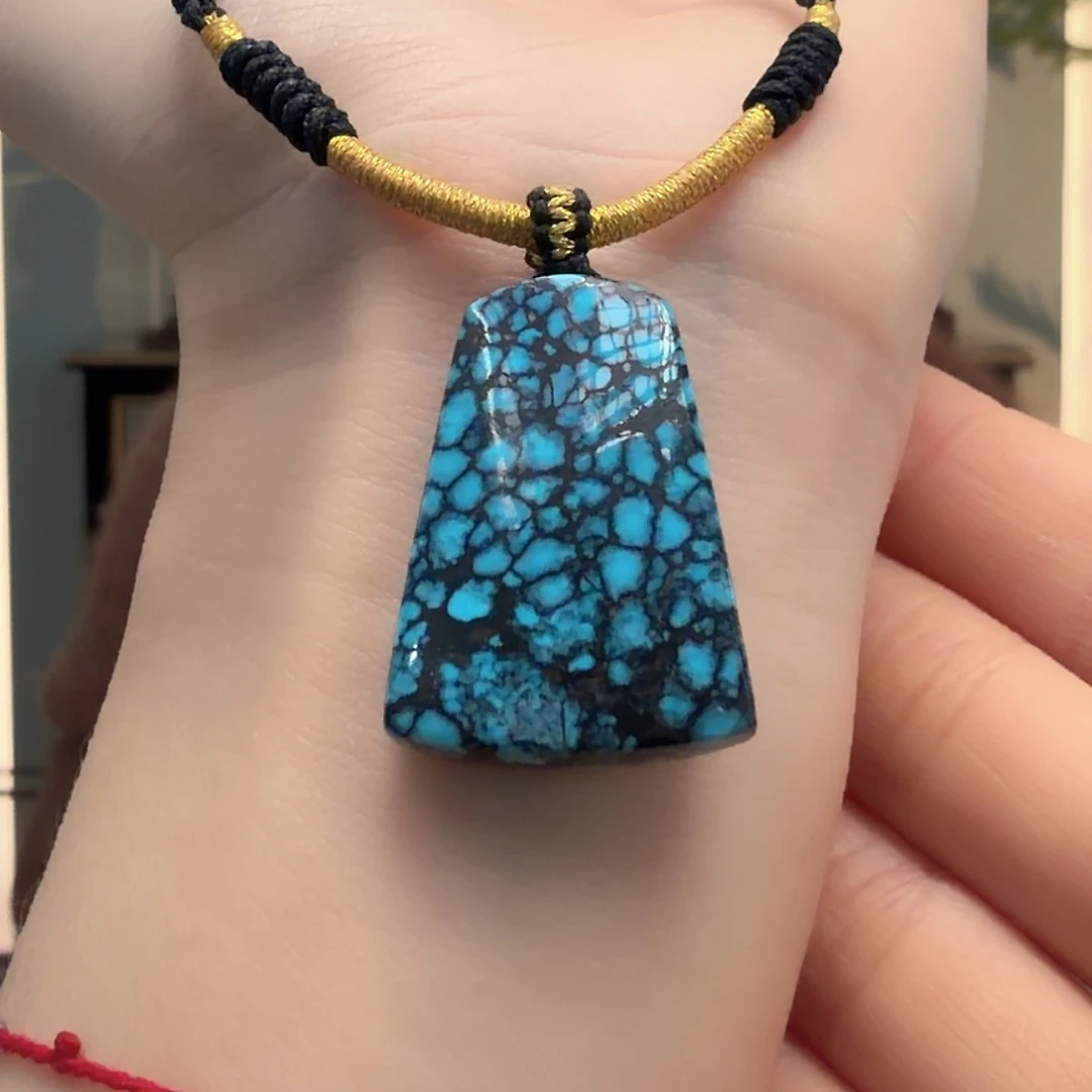 绿松石未镶嵌颈饰