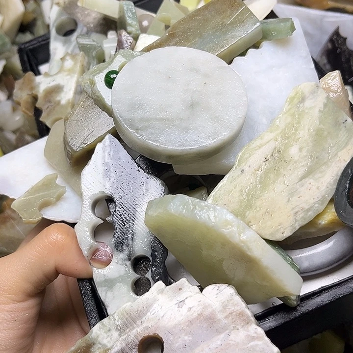 和田玉未镶嵌珠宝奇石五**泰