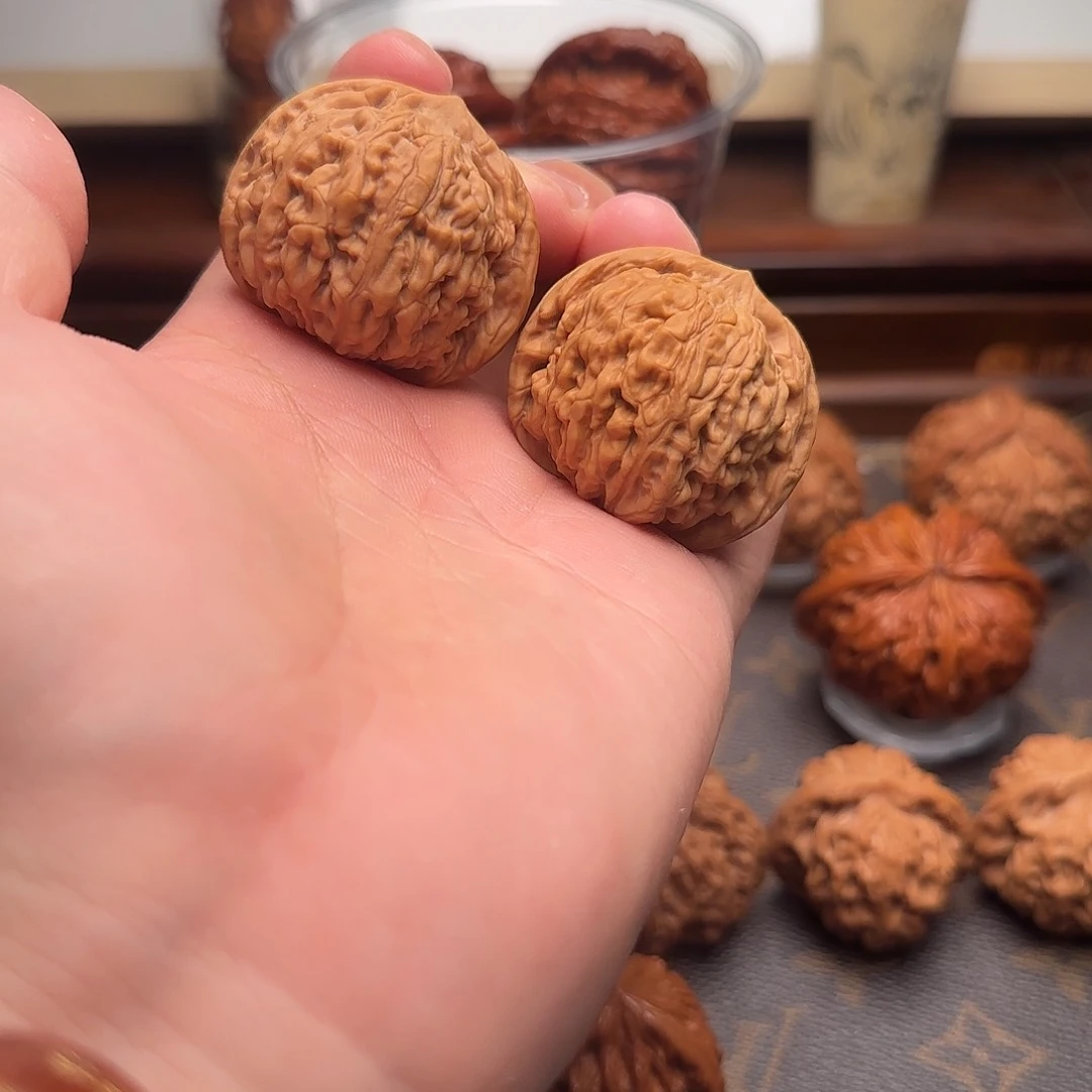 文玩核桃吊坠黑金刚