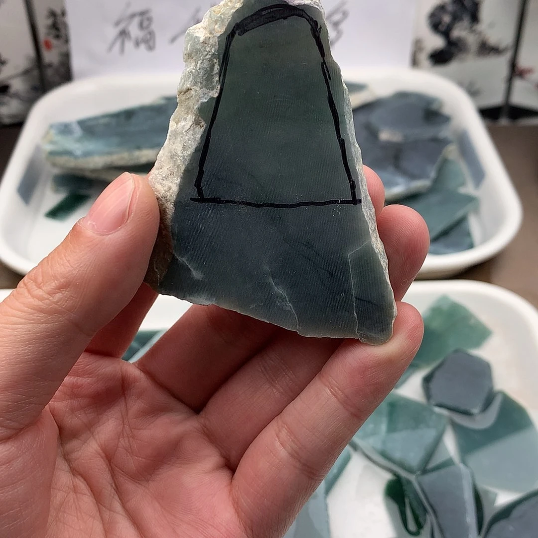 翡翠颈饰未镶嵌叉**板