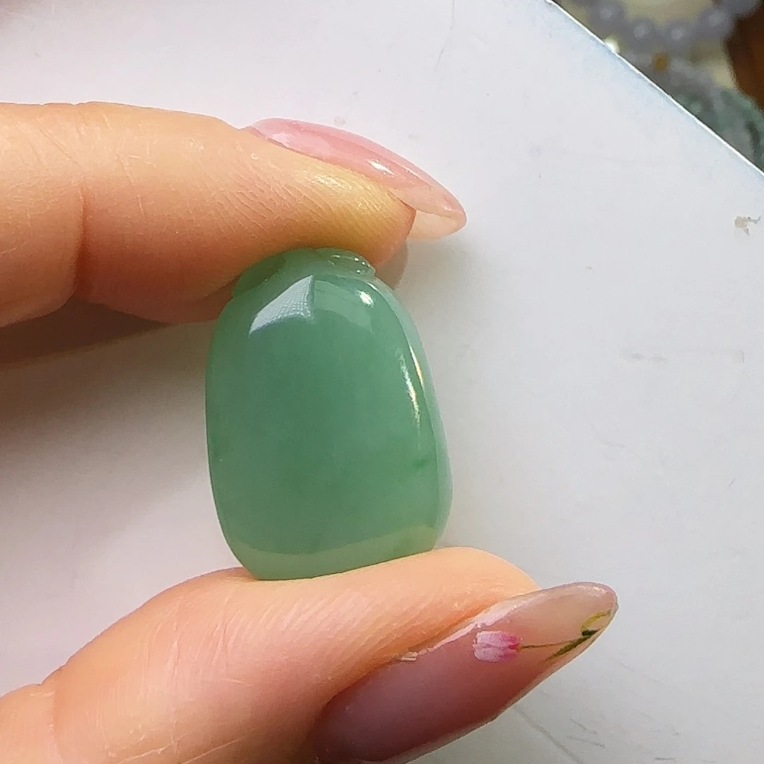 翡翠未镶嵌颈饰天然缅料A货 晴水绿福瓜