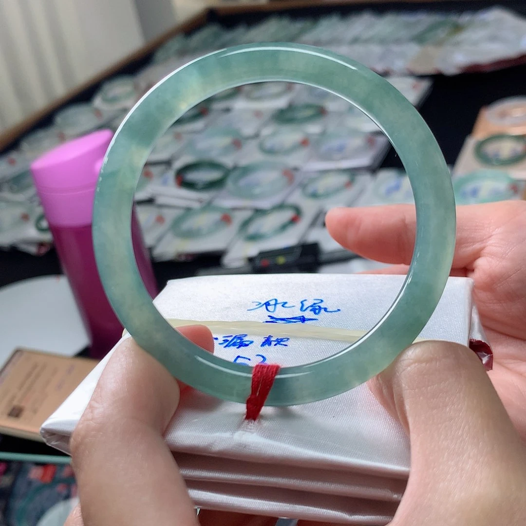 翡翠手镯未镶嵌翡翠手镯圆2200 订金
