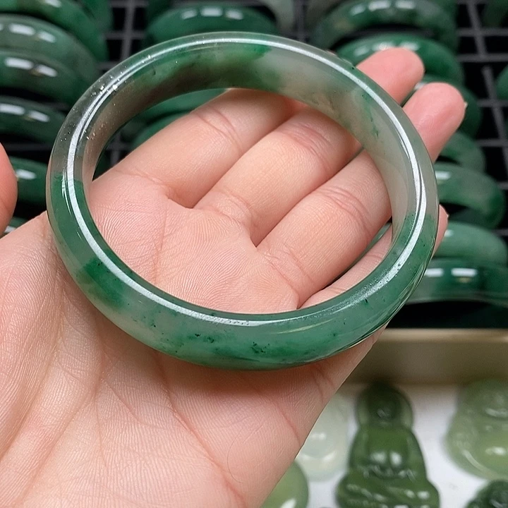 石英质玉（非洲翠）手镯未镶嵌
