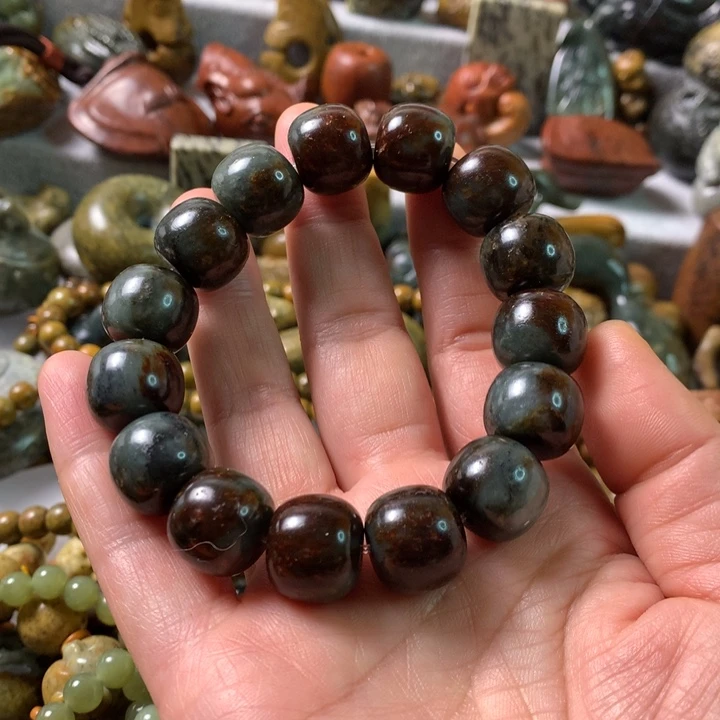 未镶嵌岫岩河磨玉（透闪石质玉）把件