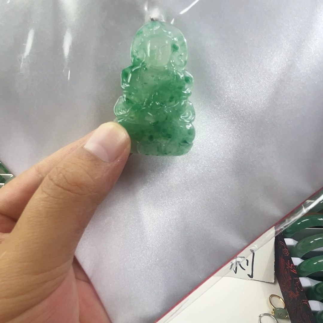 石英质玉未镶嵌颈饰