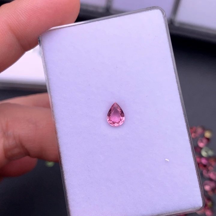 0.64ct 刻面水滴未镶嵌碧玺