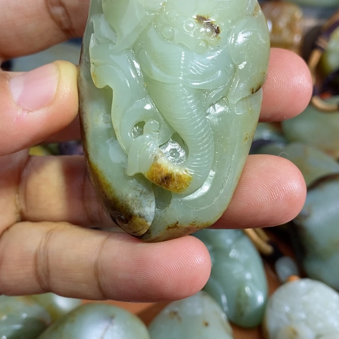 和田玉未镶嵌颈饰
