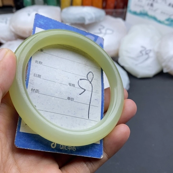 未镶嵌手镯石英质玉