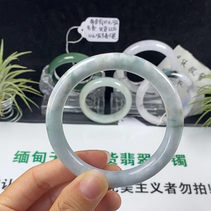 翡翠未镶嵌手镯92号。56圈