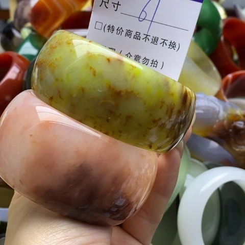 未镶嵌手镯石英质玉