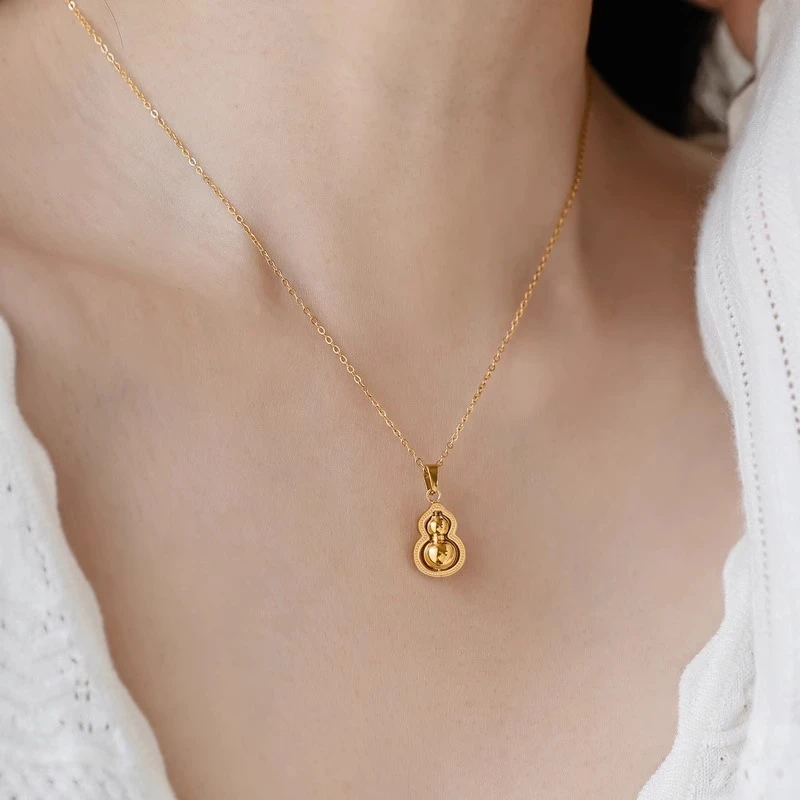 钛钢项链 不掉色金色旋转小葫芦吊坠项链女2025新款高级感锁骨链