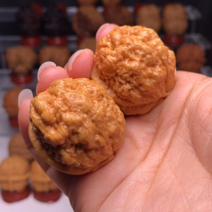 张***度文玩核桃吊坠5血舍利