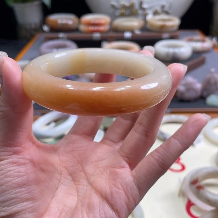 未镶嵌手镯石英质玉朱**意