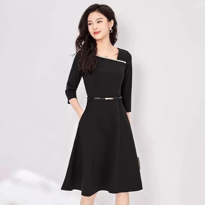 赫本风连衣裙短袖女一字方领优雅收腰显瘦高端小黑裙2025夏季新款