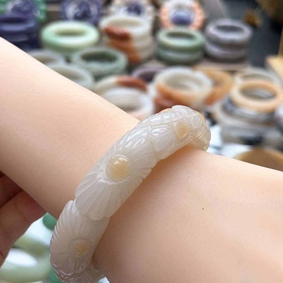 【闪购商品】石英岩玉手镯未镶嵌桃**摇精品小雏菊