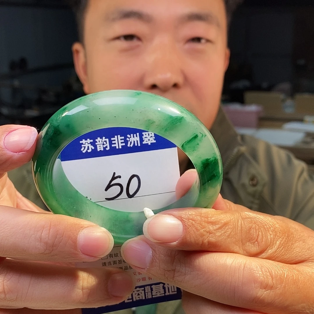 石英质玉（非洲翠）未镶嵌手镯