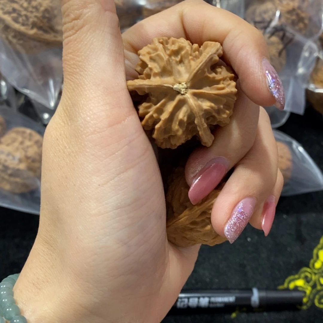 猴头核桃吊坠三棱243