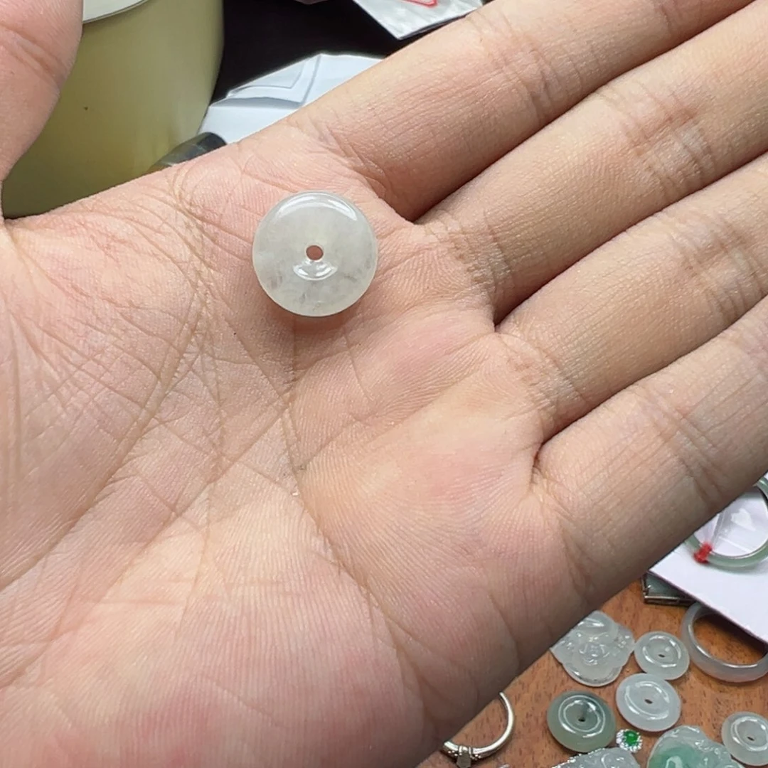 颈饰未镶嵌翡翠小平安扣