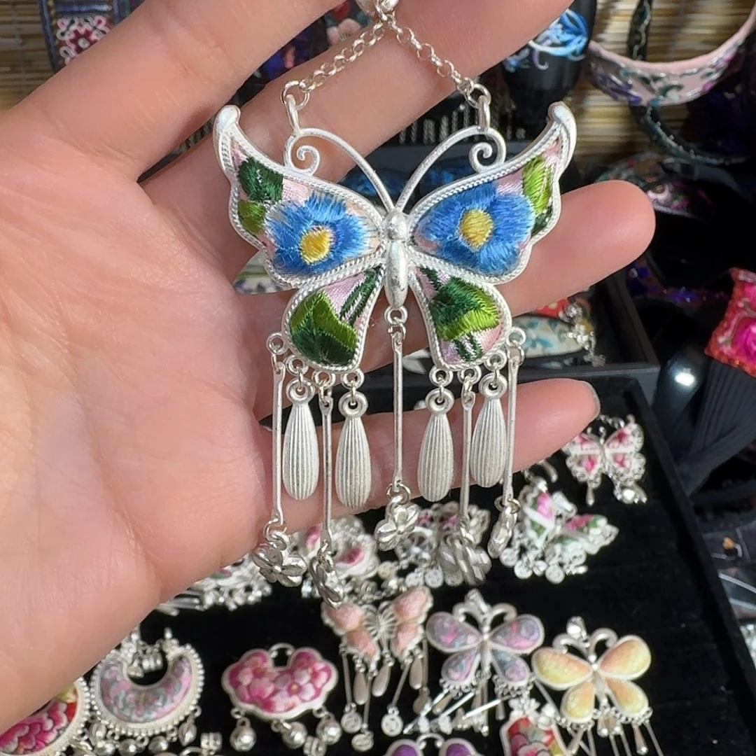 织绣民族风刺绣吊坠