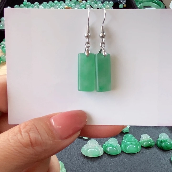 石英质玉耳坠未镶嵌