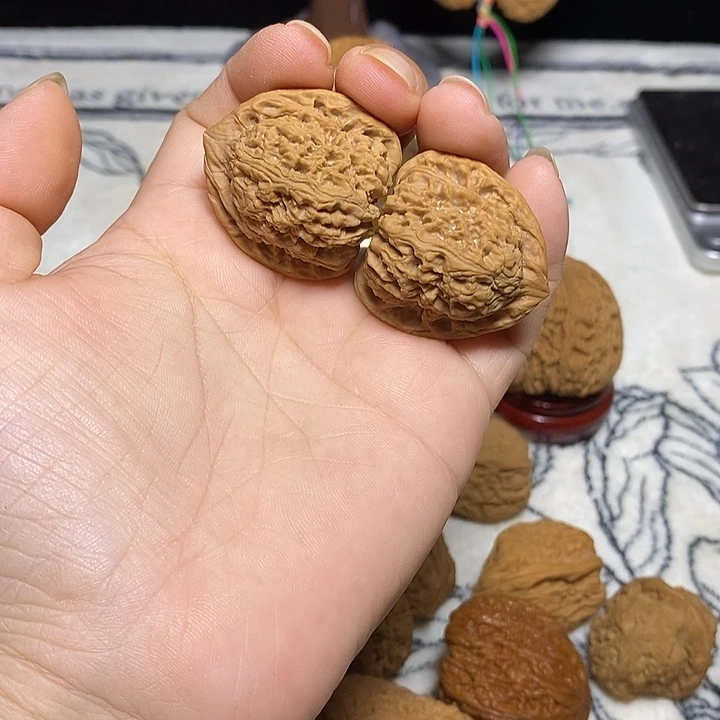 宝***生文玩核桃把件三角南疆