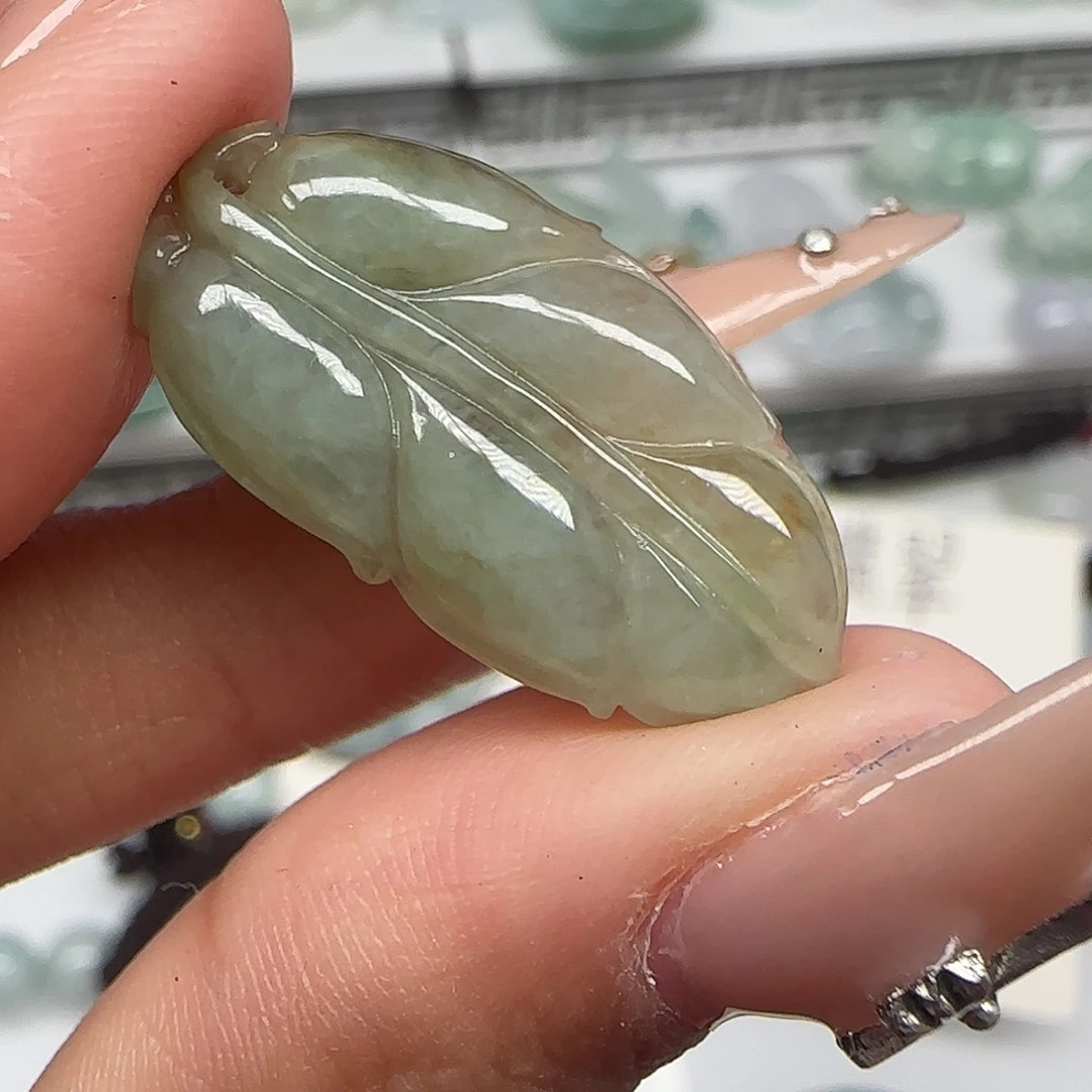 翡翠未镶嵌颈饰44